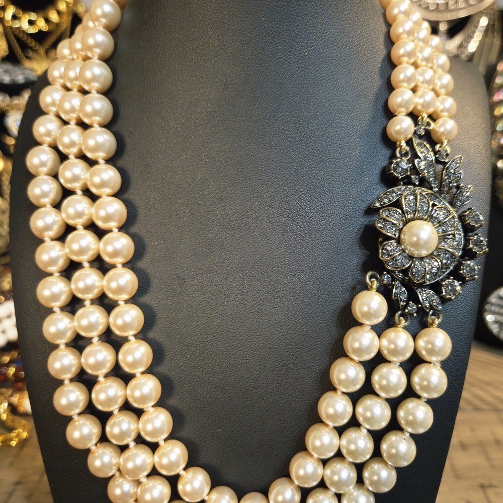 *RARE*Heidi Daus Triple Strand Ivory Pearl Necklace w/ Swarovski Crystal 16-20in